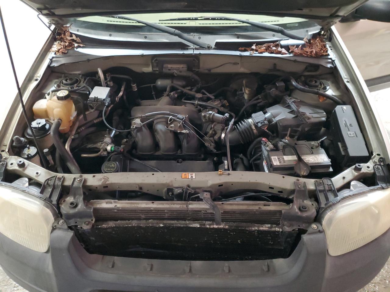 2004 Ford Escape - Image 12