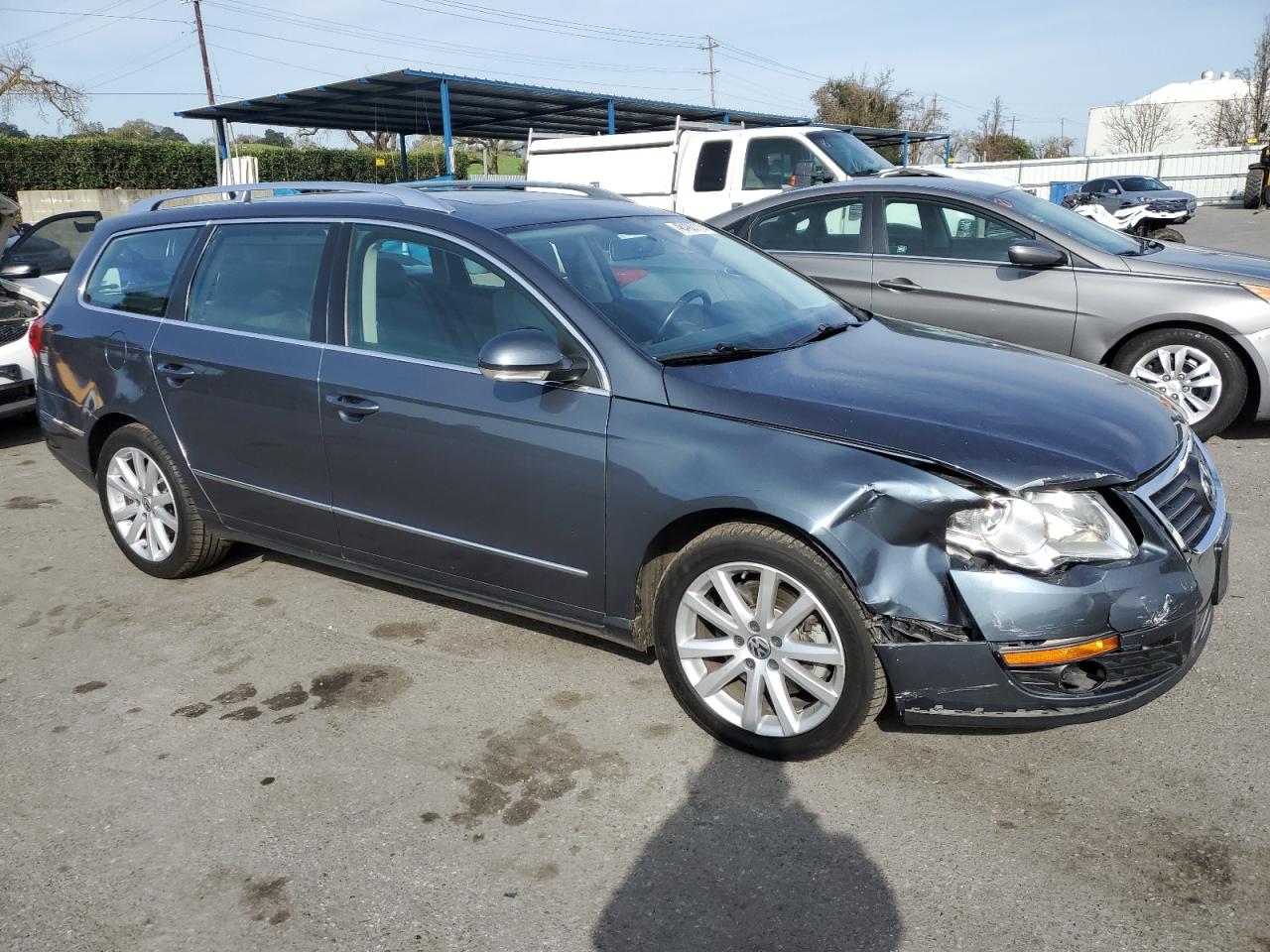 2010 Volkswagen Passat - Image 4