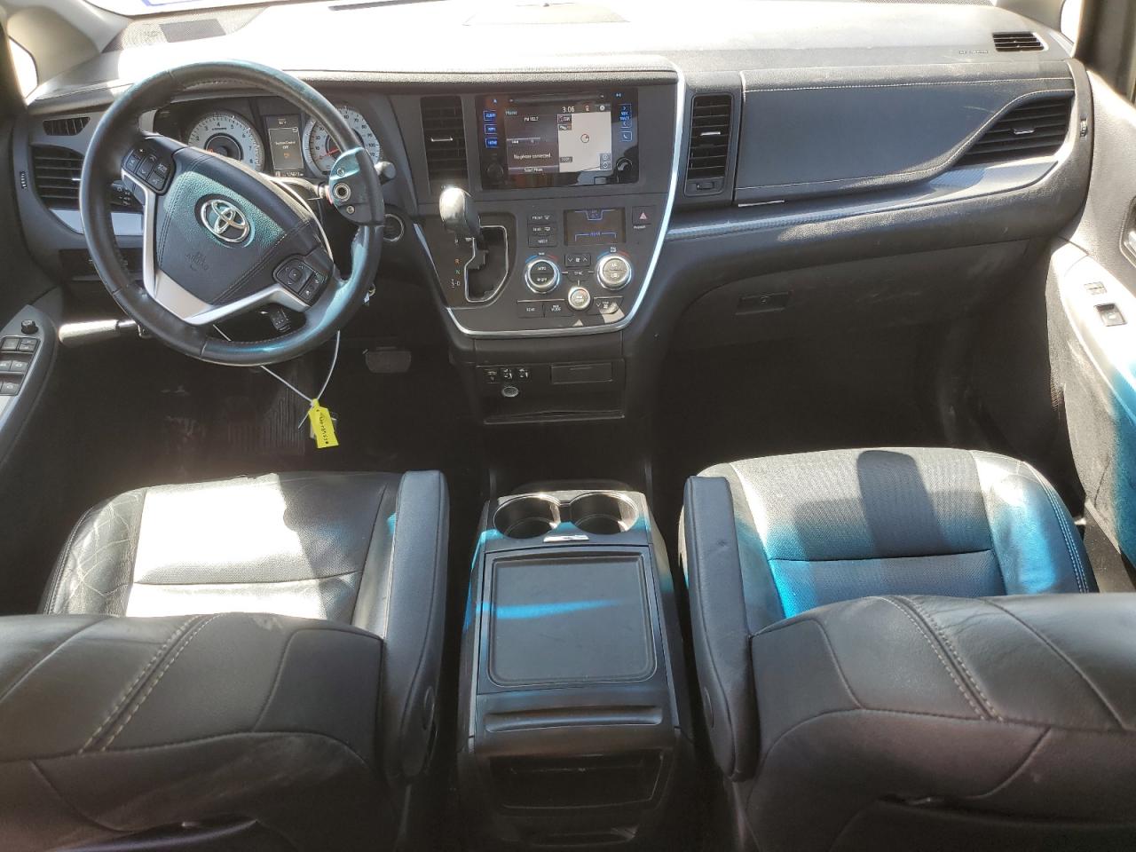 2015 Toyota Sienna - Image 8