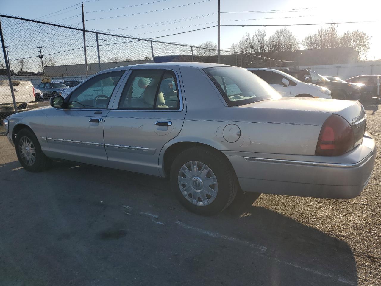 2008 Mercury Grand Marquis - Image 2