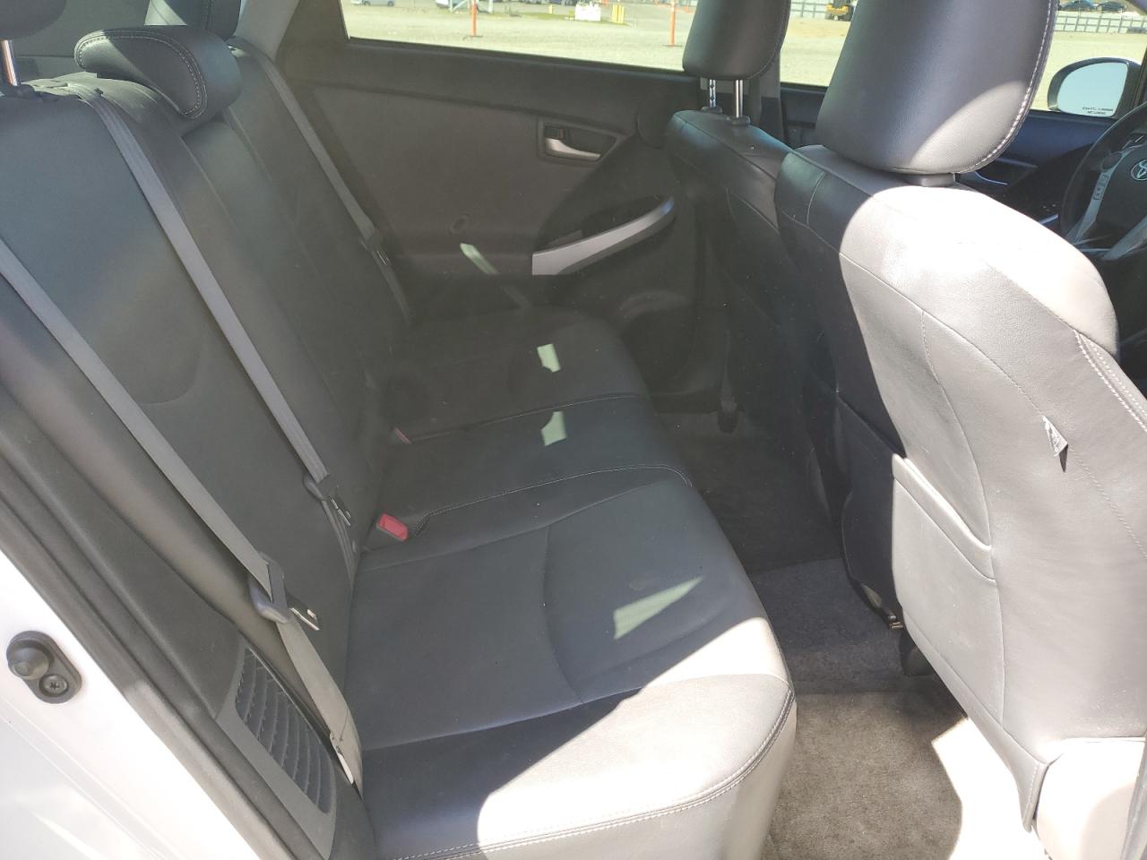 2014 Toyota Prius - Image 10
