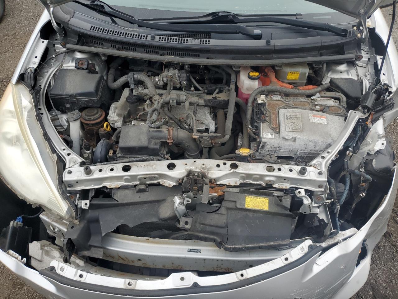 2013 Toyota Prius - Image 13