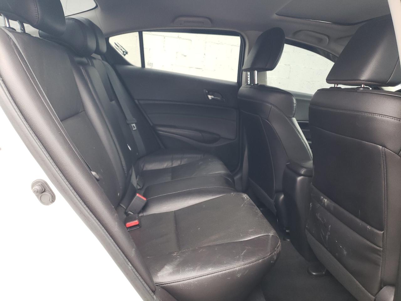 2015 Acura ILX - Image 10