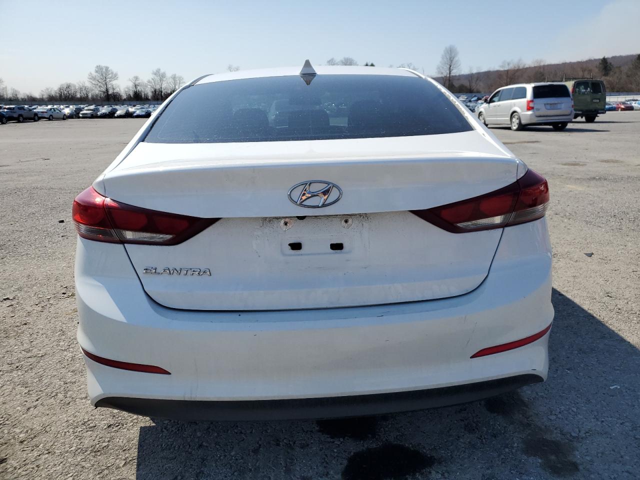 2018 Hyundai Elantra - Image 6