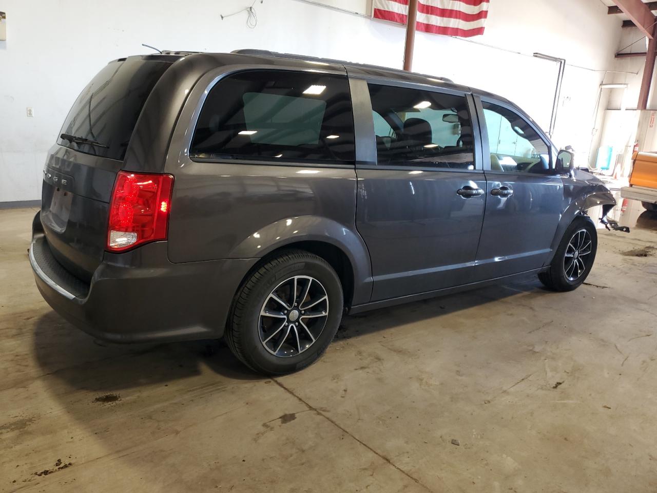 2018 Dodge Caravan - Image 3