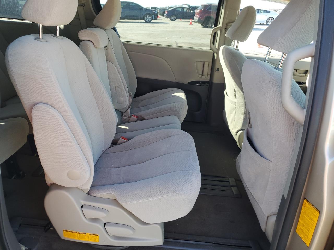 2013 Toyota Sienna - Image 11