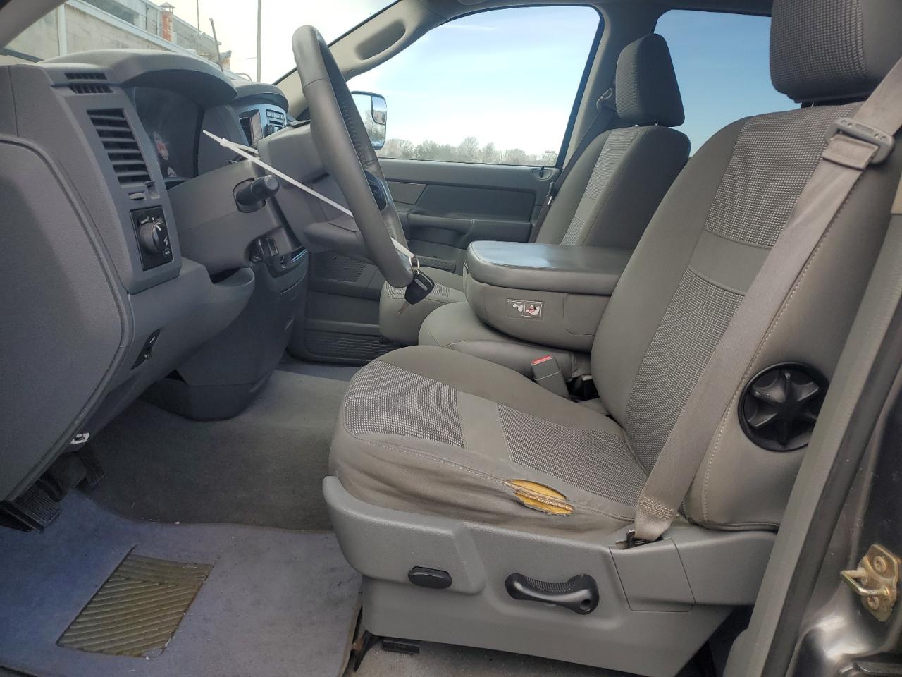 2006 Dodge RAM - Image 7