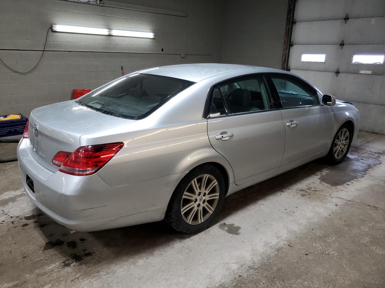 2007 Toyota Avalon - Image 3