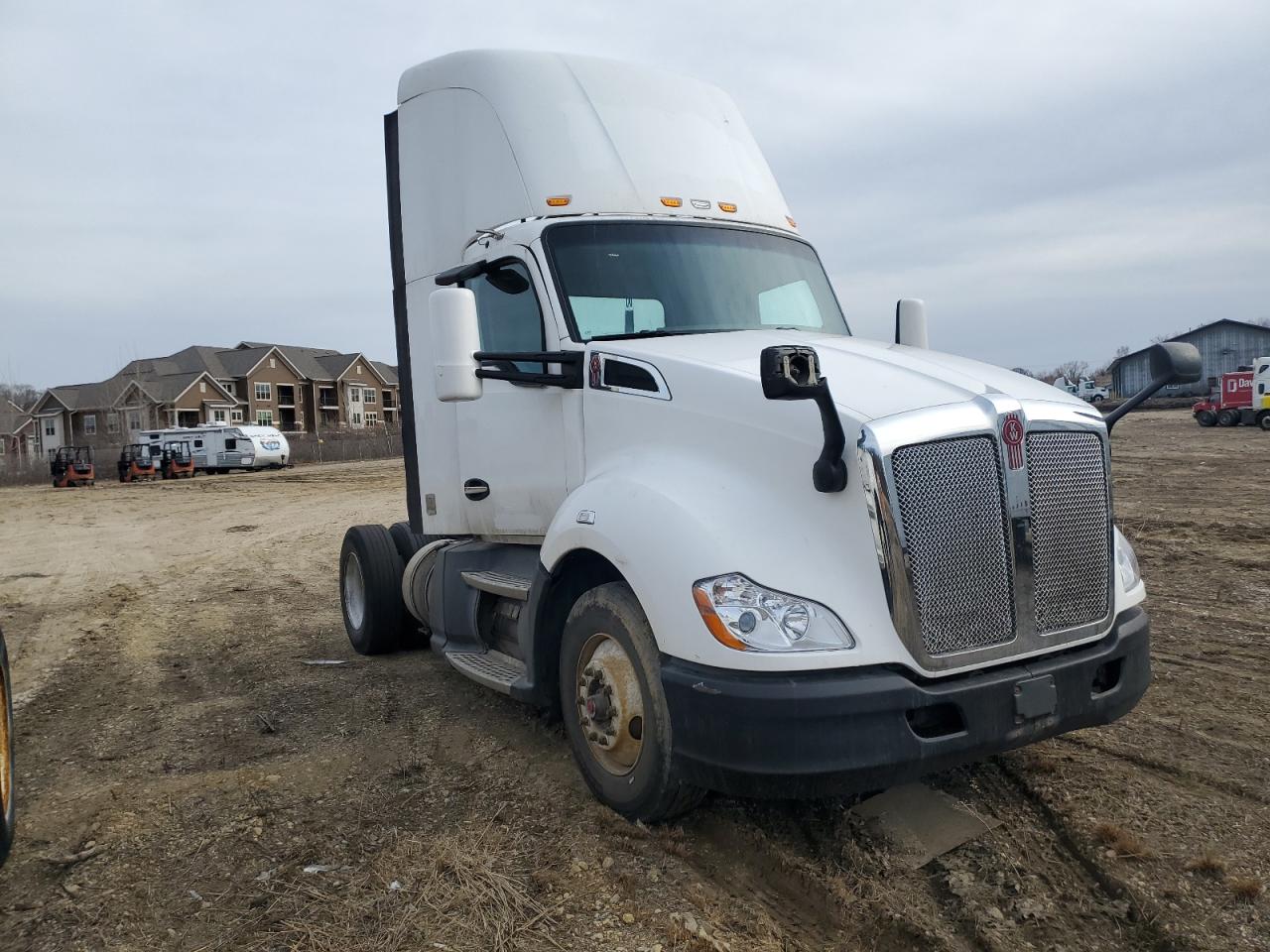 2016 Kenworth T680 Semi Truck for Sale in Mcfarland, WI - Minor Dent/Scratches