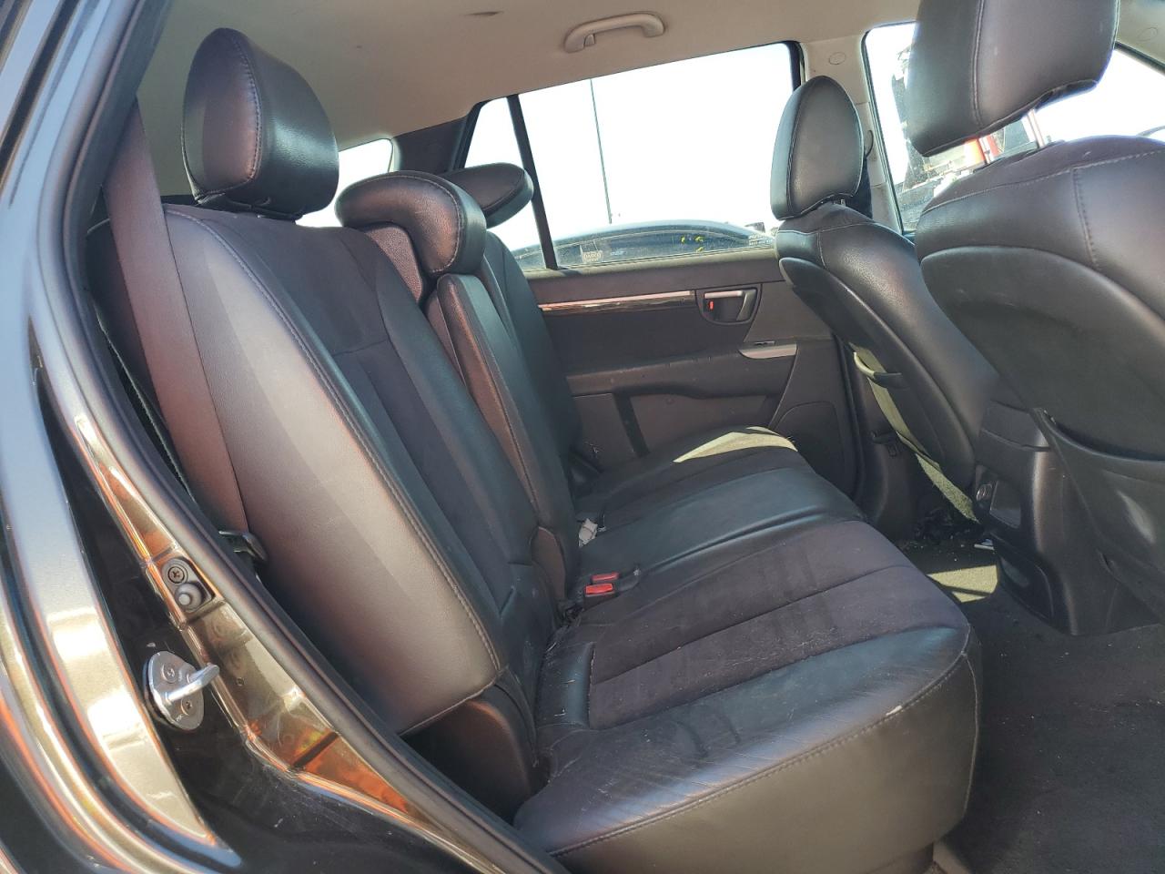 2011 Hyundai Santa Fe - Image 11