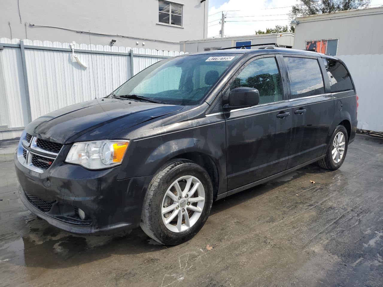 2020 Dodge Grand Caravan Sxt for Sale in Opa Locka, FL - Minor Dent/Scratches
