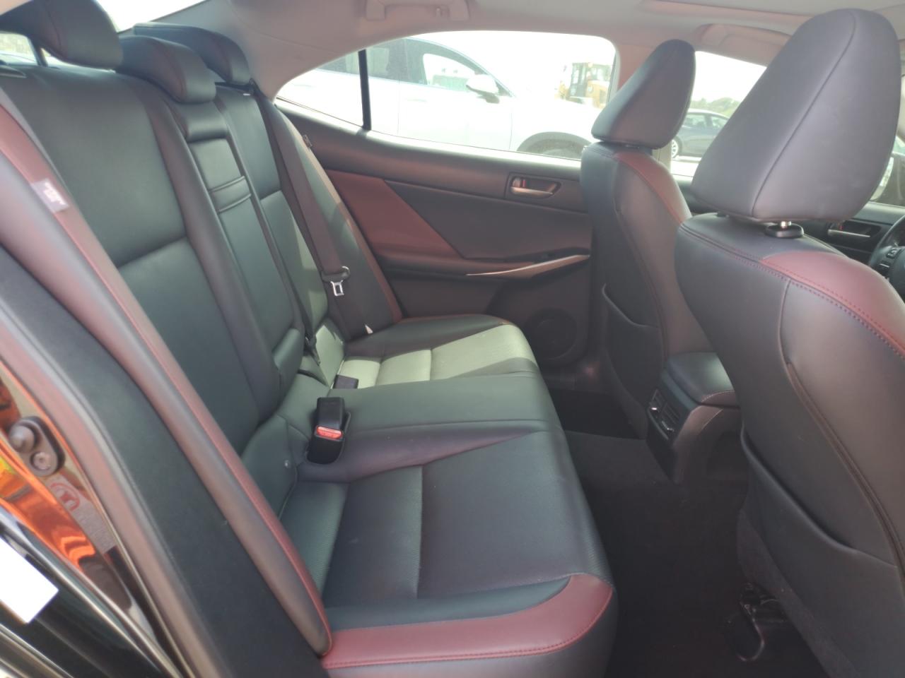 2017 Lexus IS - Image 10