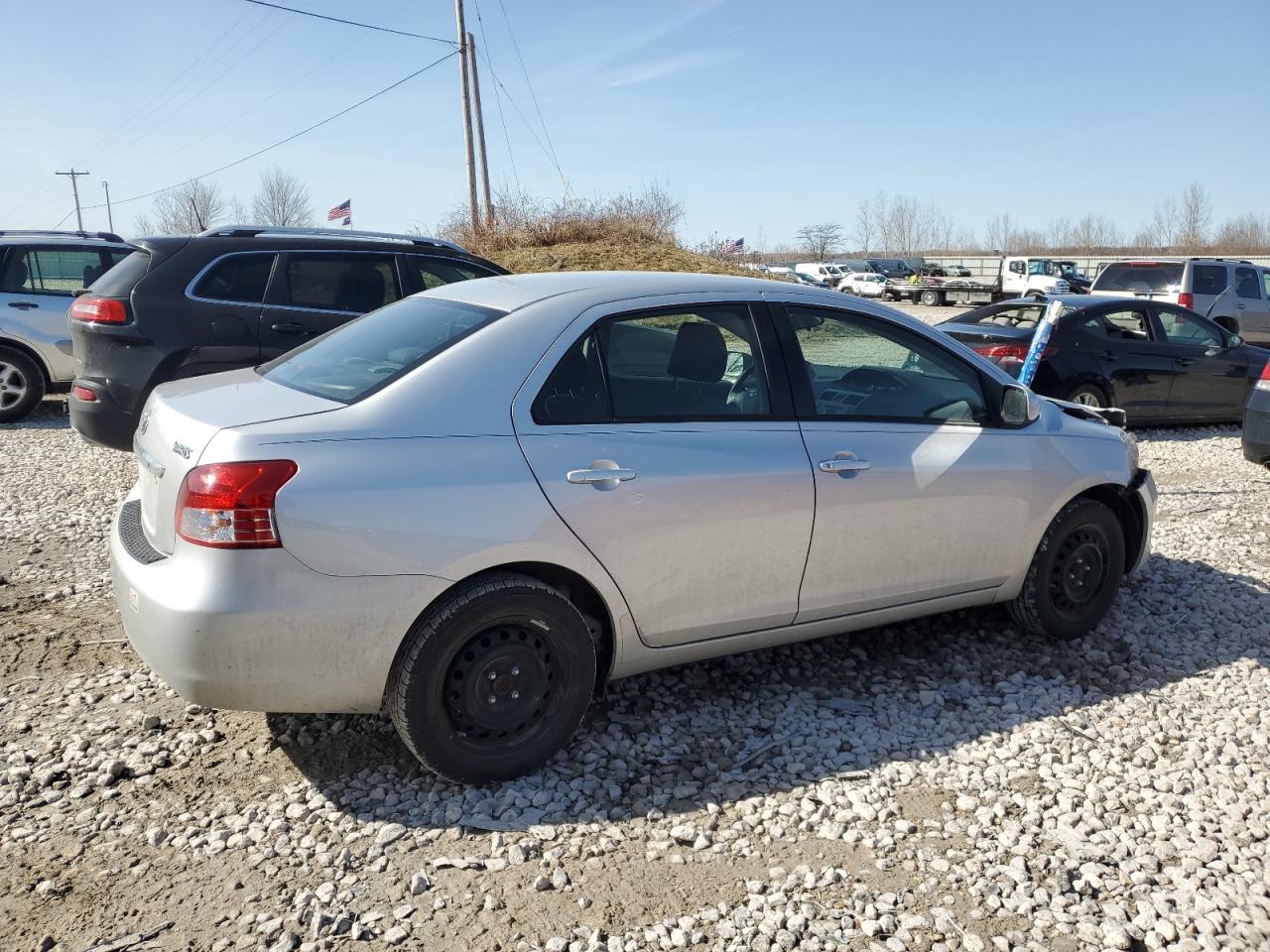2010 Toyota Yaris - Image 3