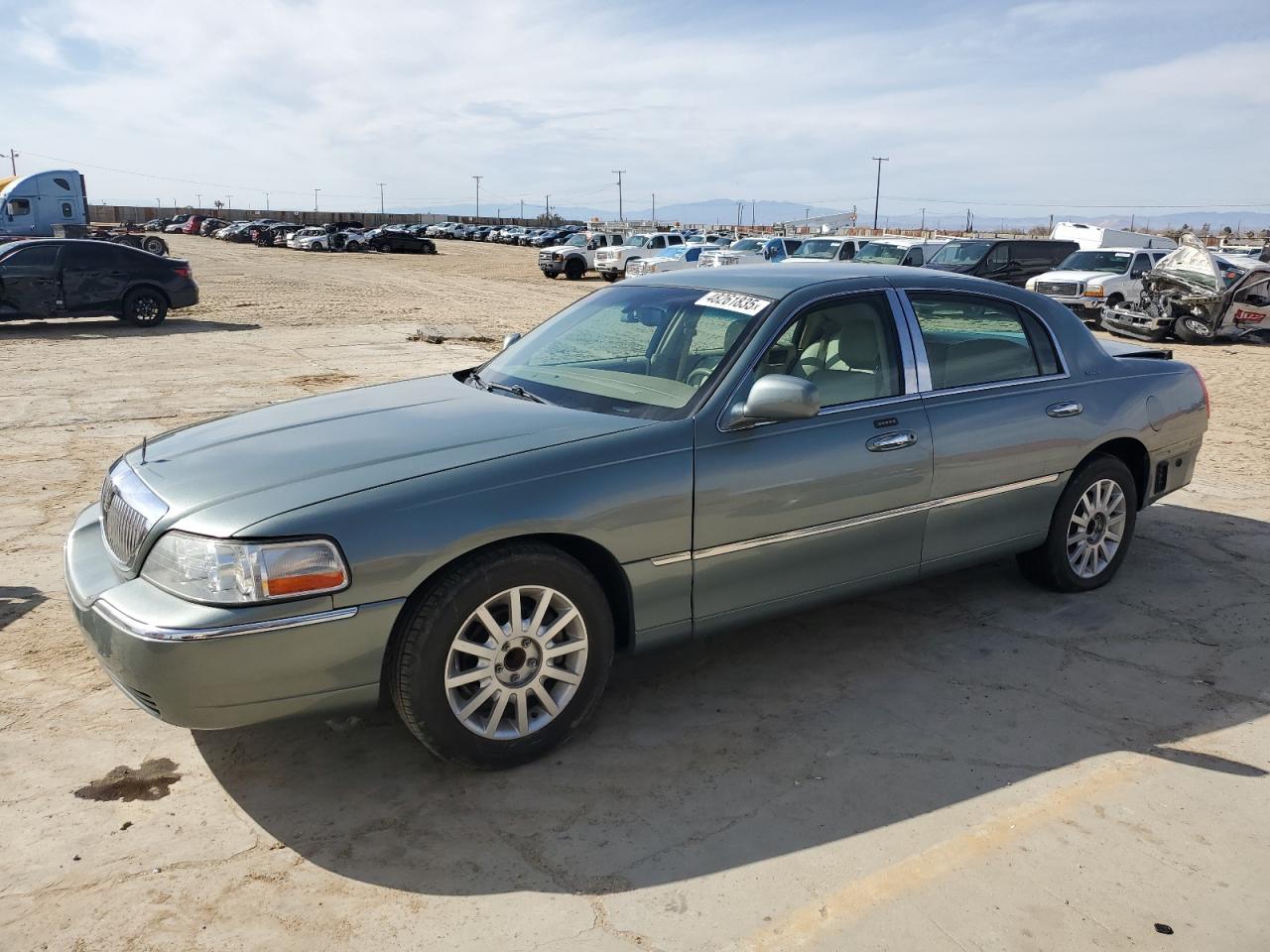 2006 Lincoln Town Car - Image 1