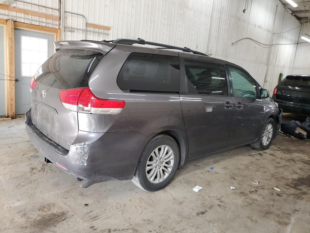 2013 Toyota Sienna - Image 3
