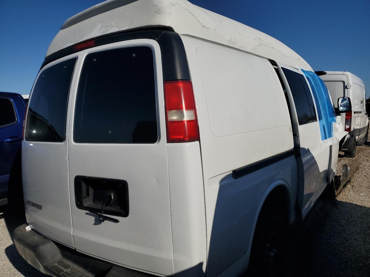 2008 Chevrolet Express - Image 3