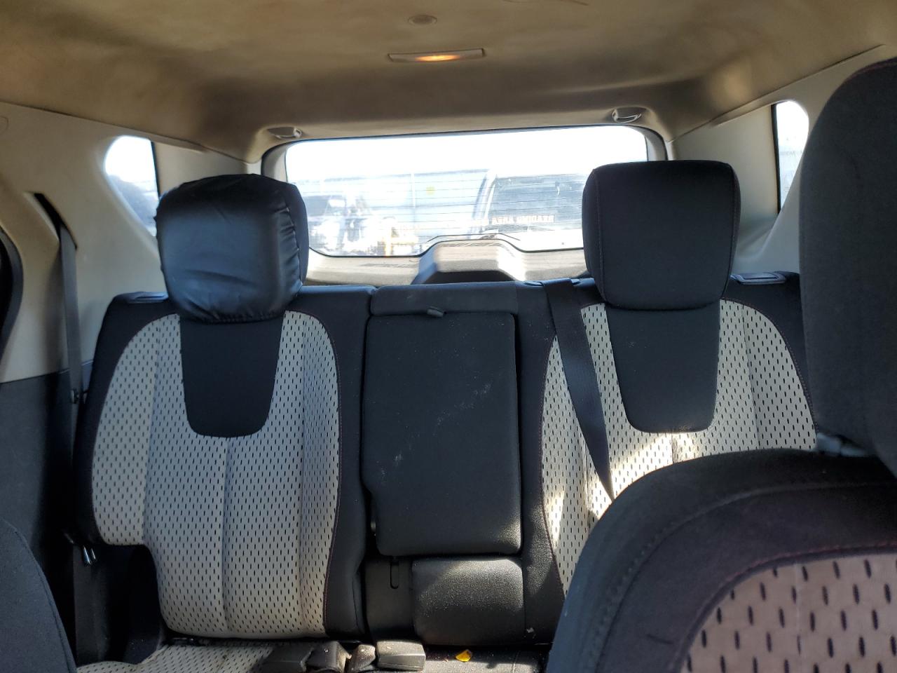 2010 Chevrolet Equinox - Image 10