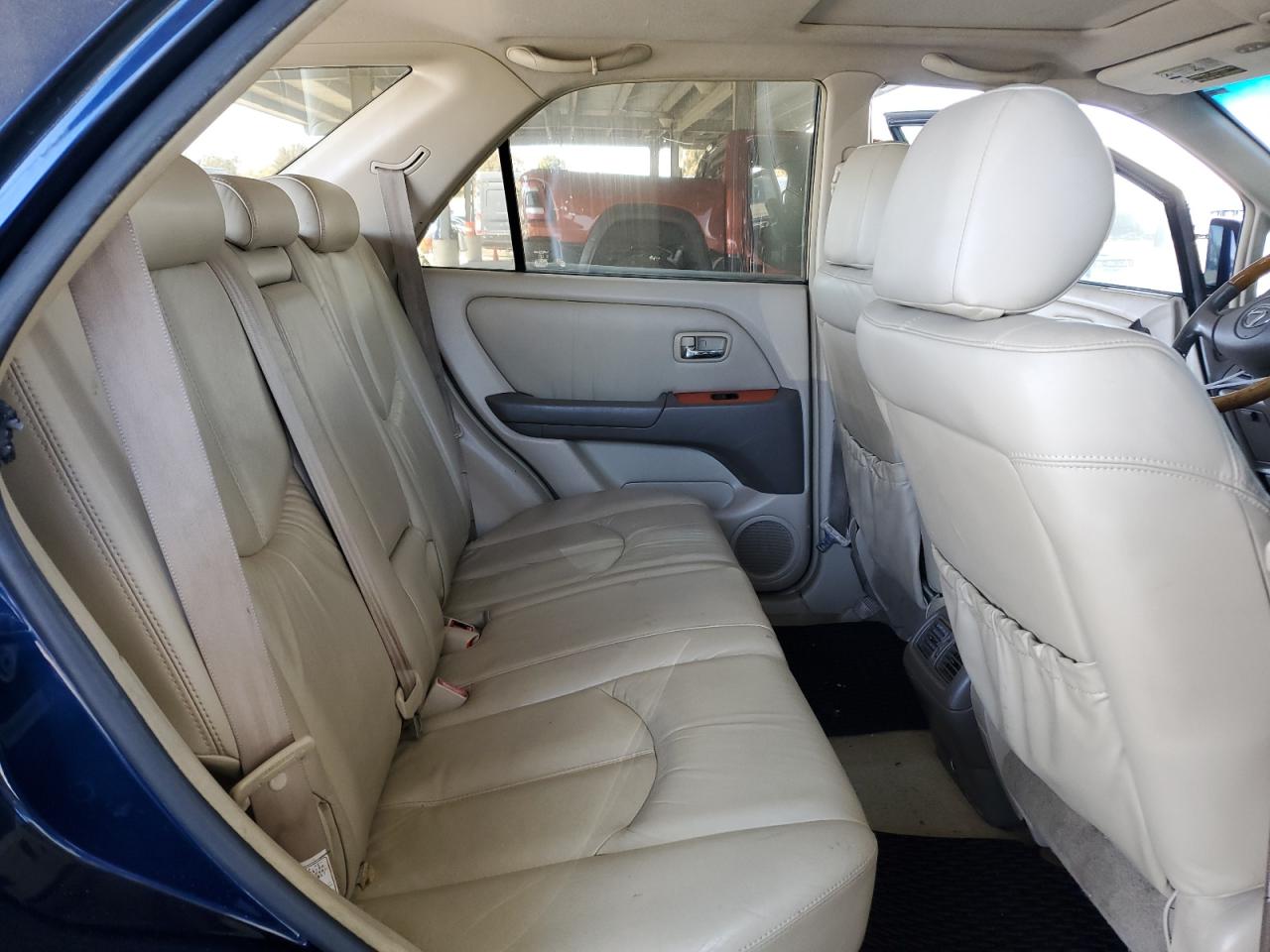 2001 Lexus RX - Image 10
