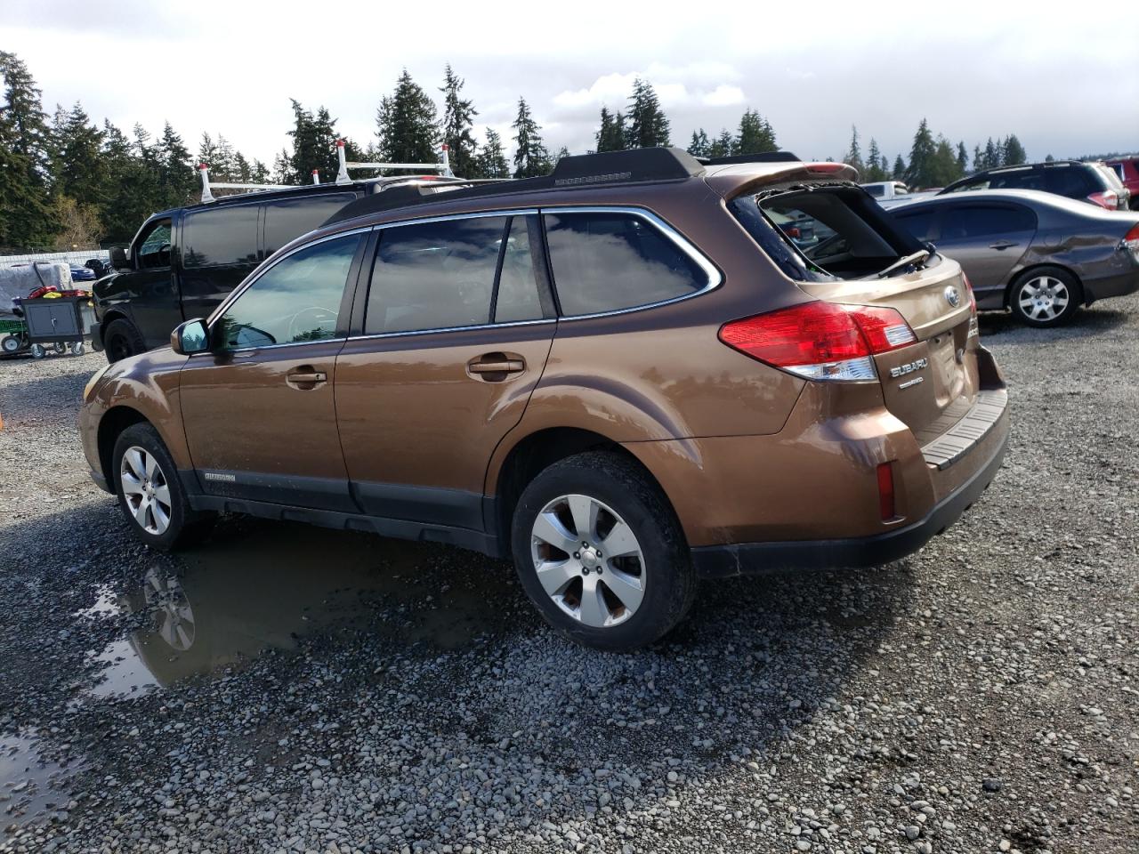 2011 Subaru Outback - Image 2