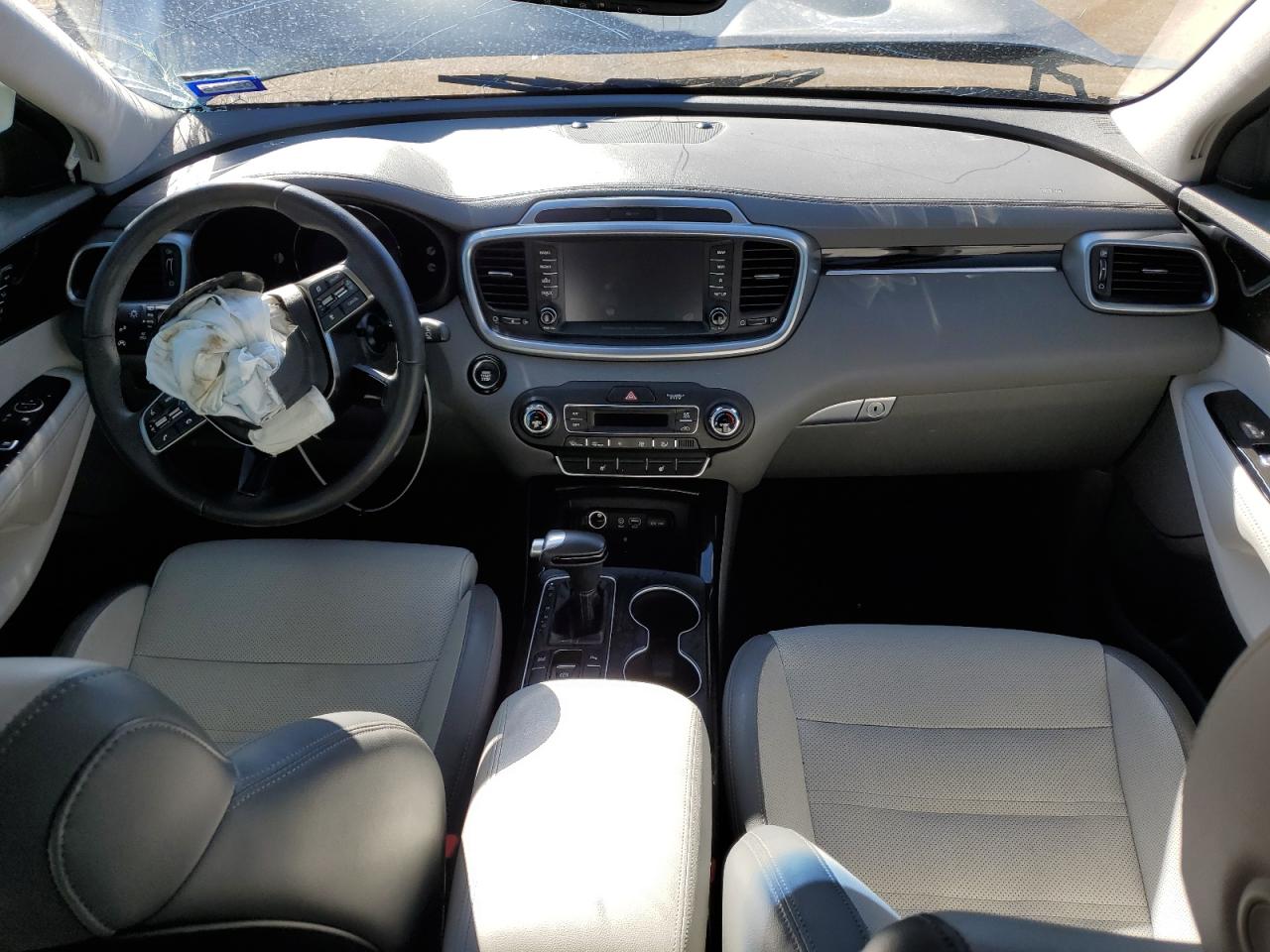 2019 Kia Sorento - Image 8