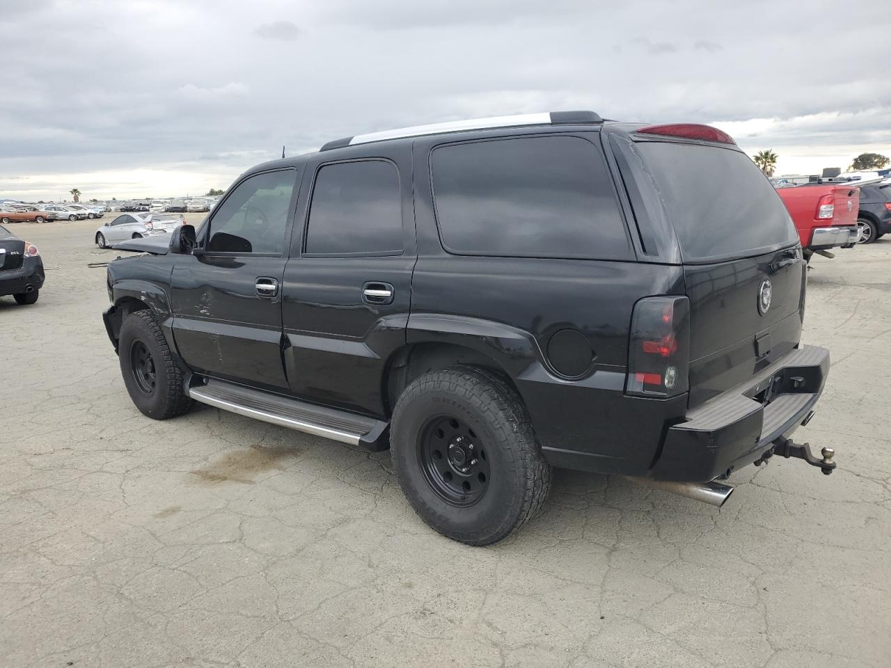 2004 Cadillac Escalade - Image 2
