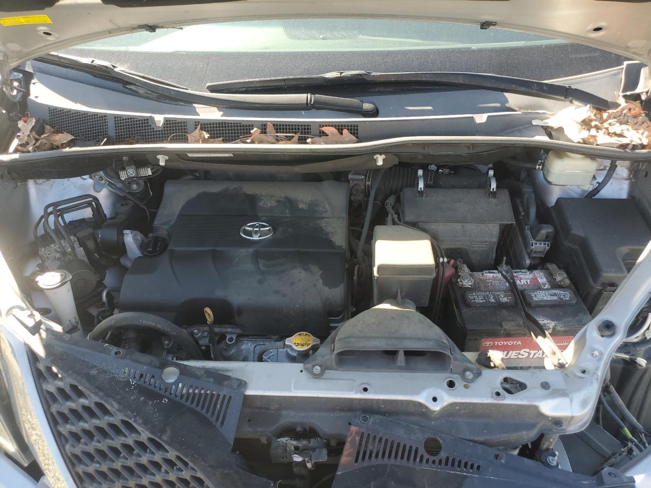 2016 Toyota Sienna - Image 12