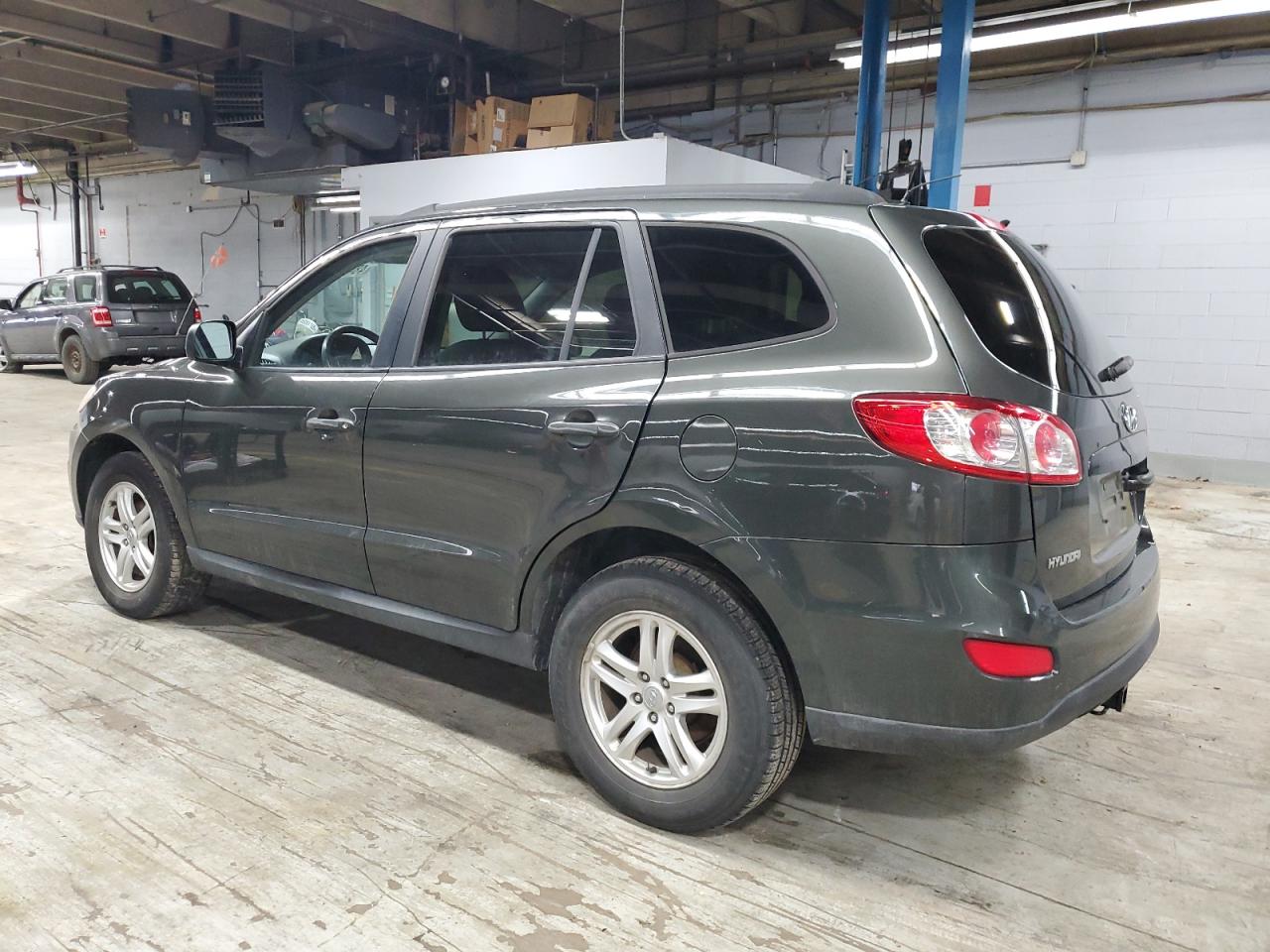 2010 Hyundai Santa Fe - Image 2
