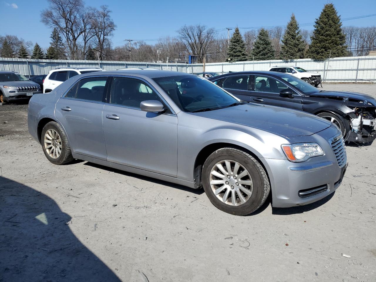 2013 Chrysler 300 - Image 4