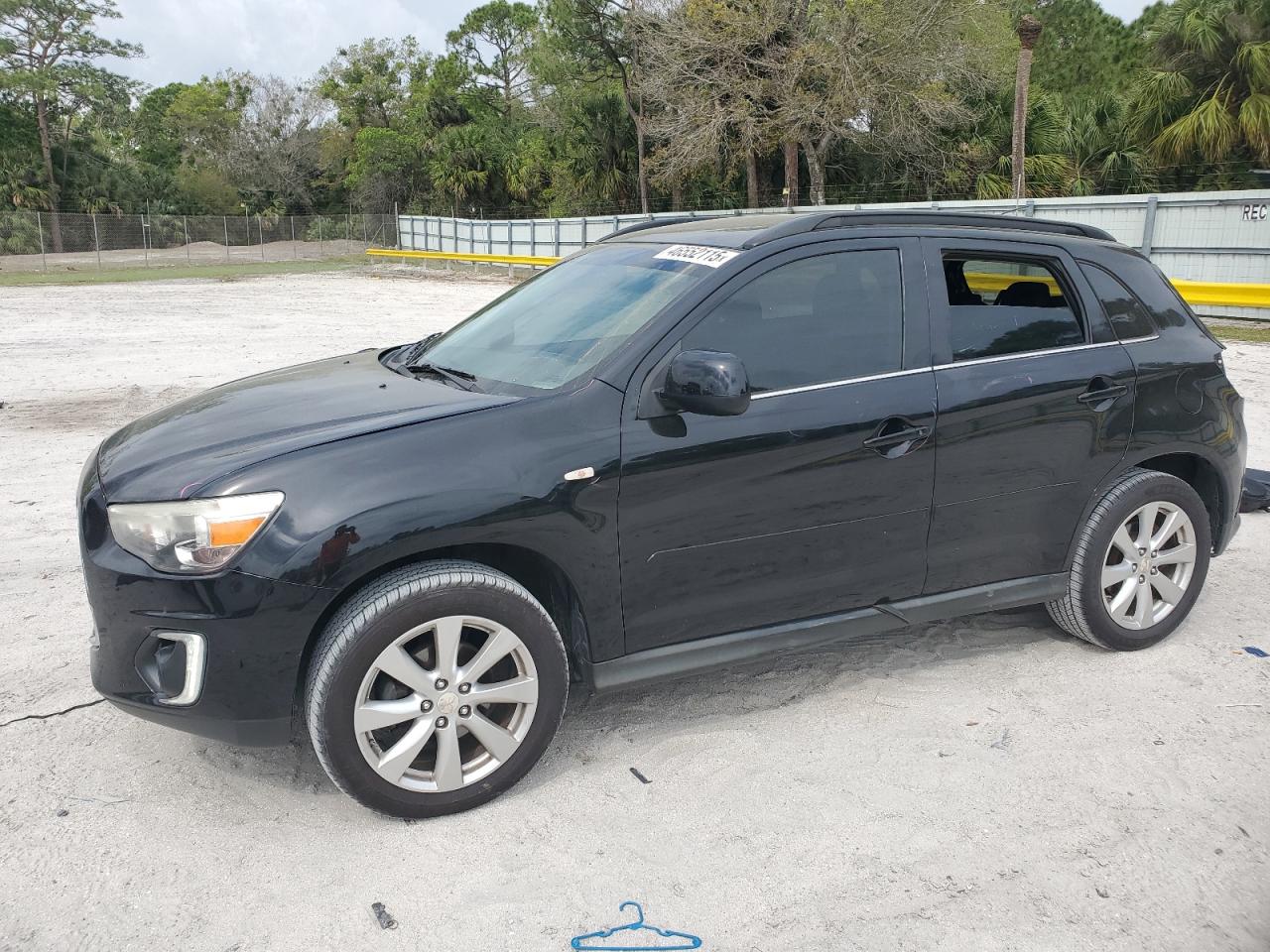 2015 Mitsubishi Outlander - Image 1