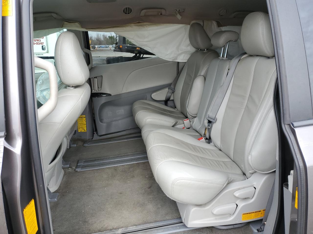 2013 Toyota Sienna - Image 11