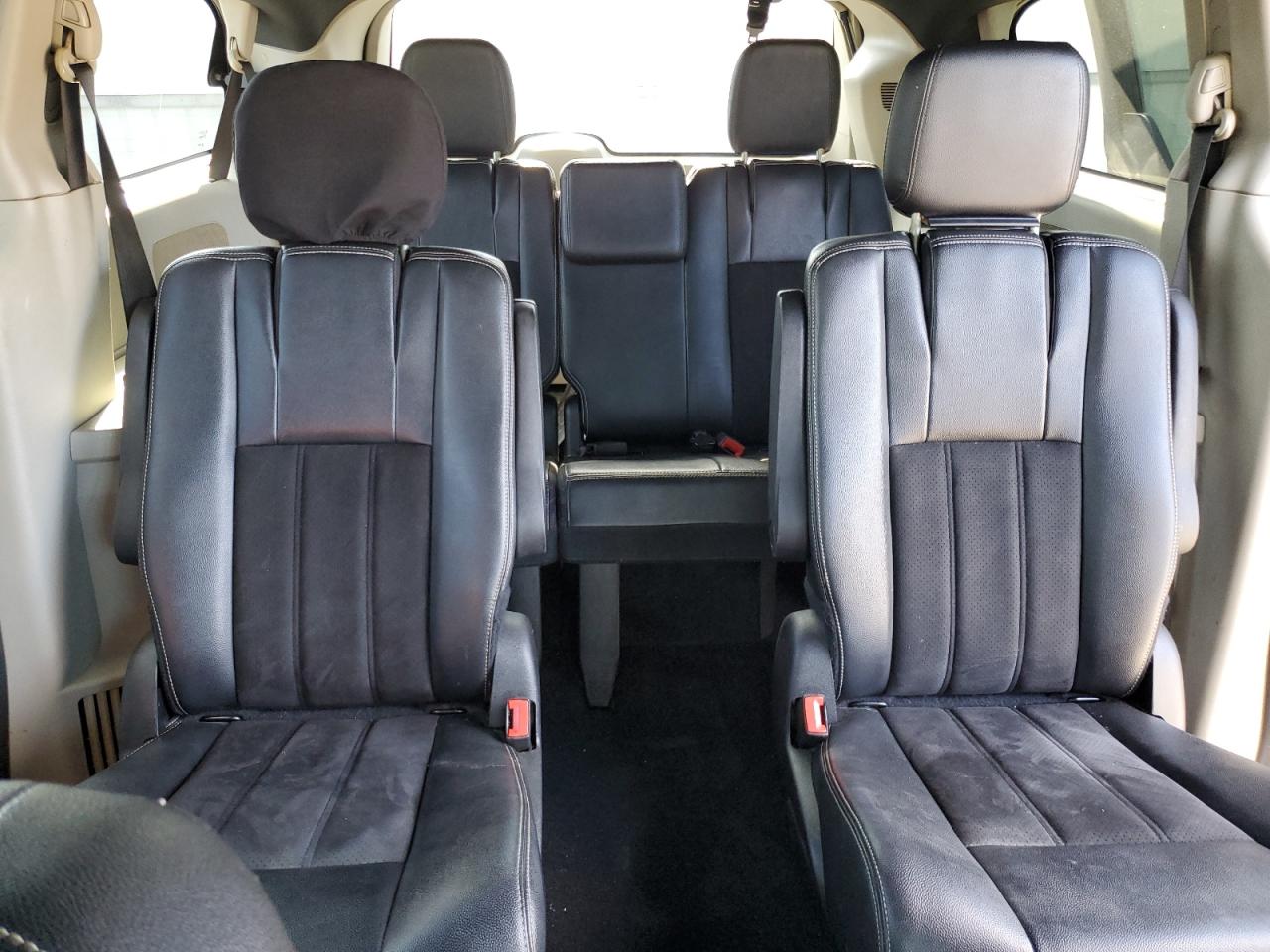 2019 Dodge Caravan - Image 10