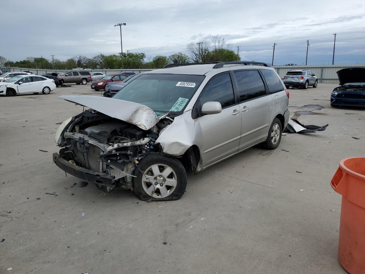 2009 Toyota Sienna Xle იყიდება Wilmer-ში, TX - Front End