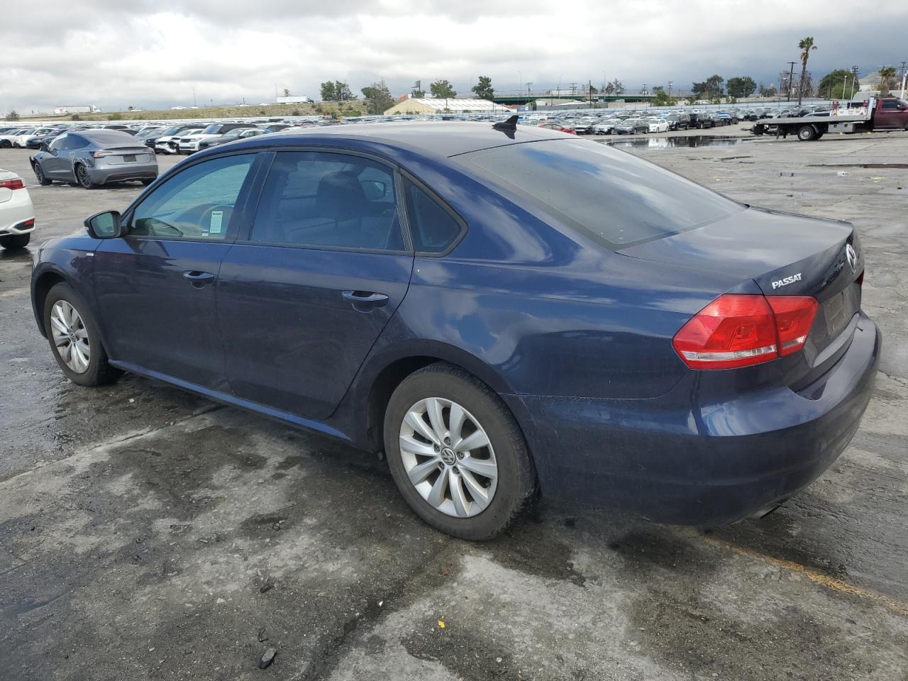 2015 Volkswagen Passat - Image 2