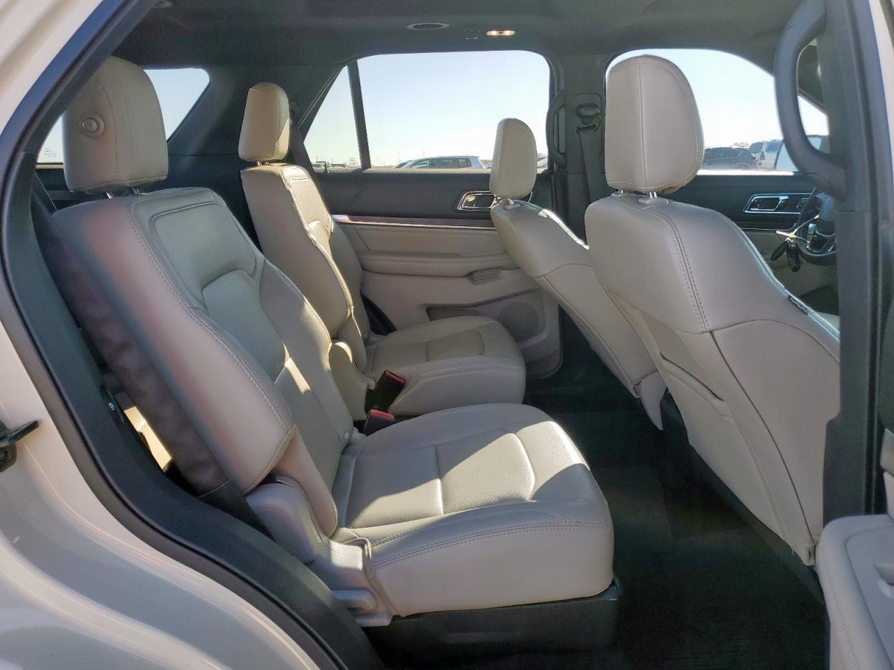 2018 Ford Explorer - Image 11