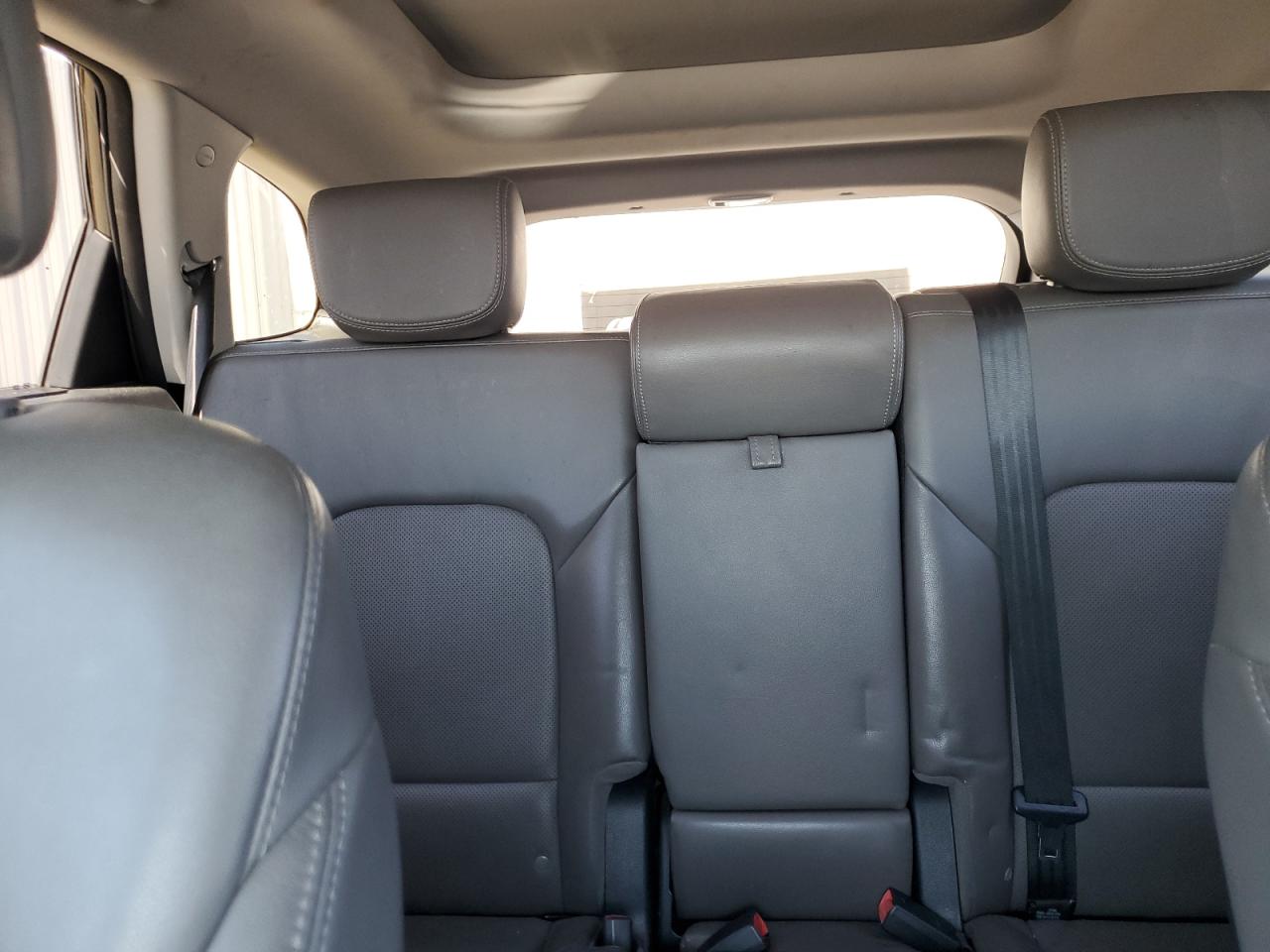 2015 Hyundai Santa Fe - Image 10