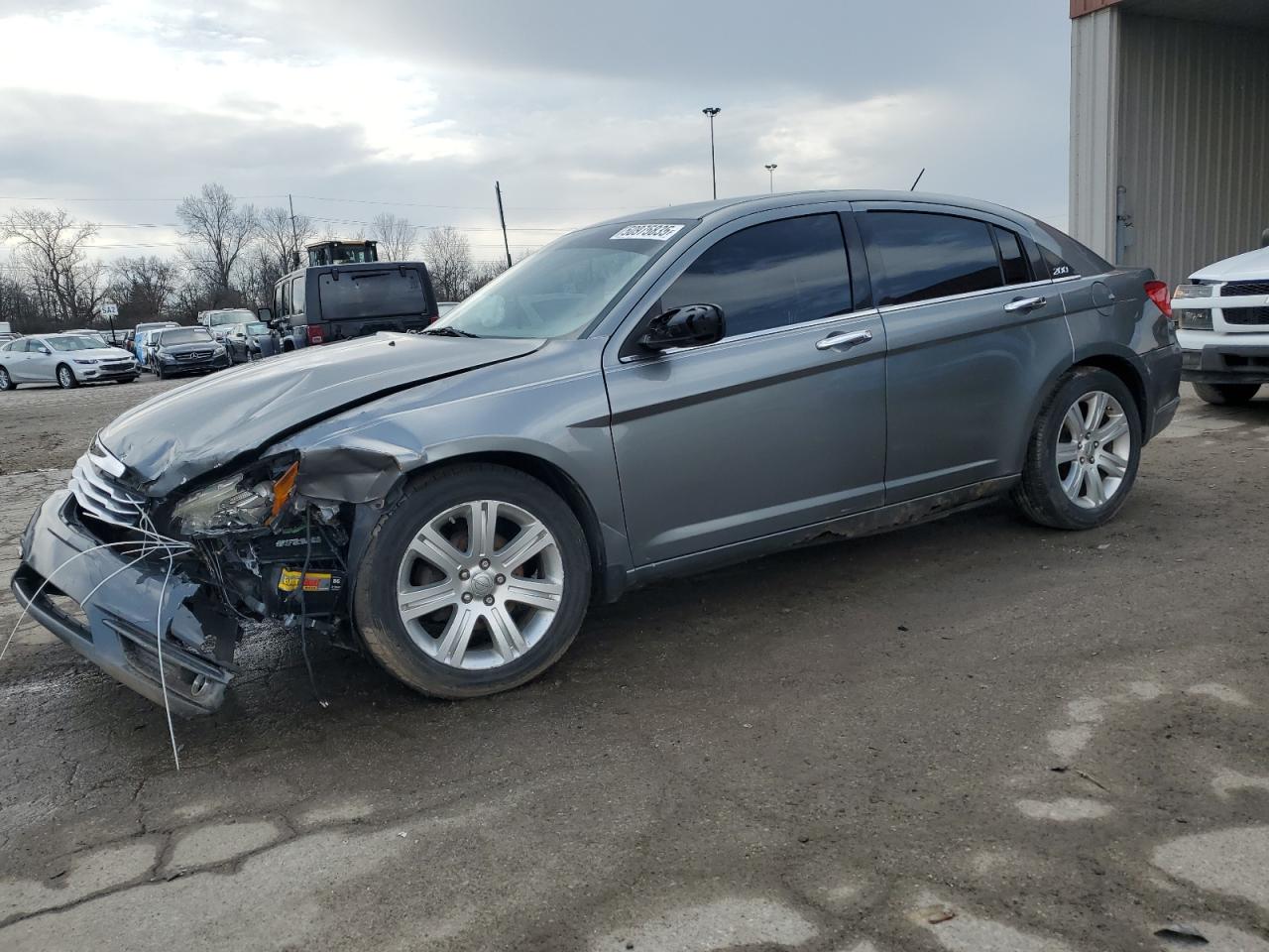 2012 Chrysler 200 Limited للبيع في Fort Wayne، IN - Front End