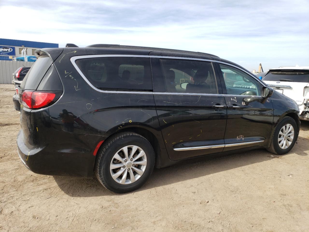2017 Chrysler Pacifica - Image 3