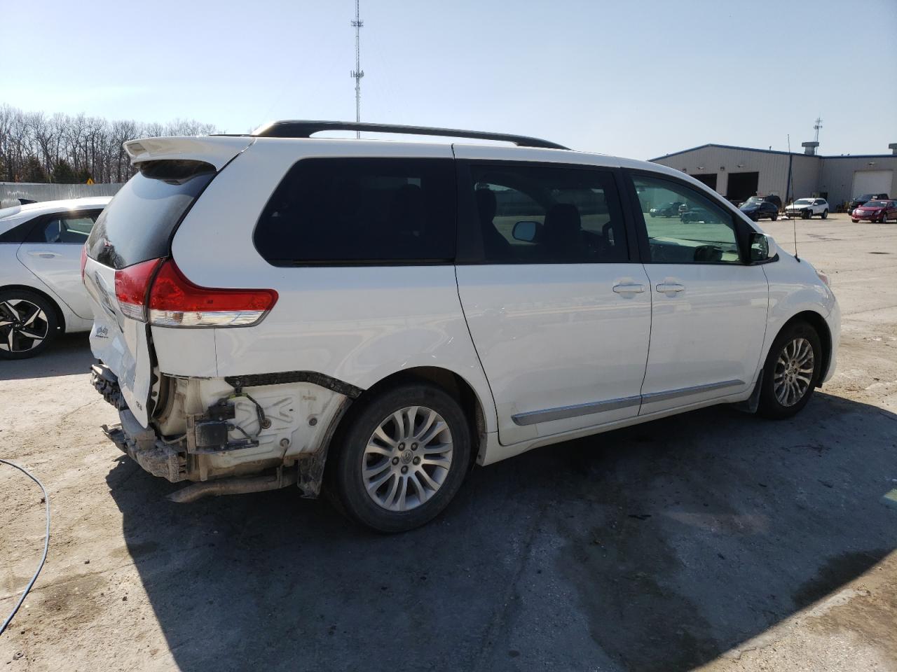 2014 Toyota Sienna - Image 3