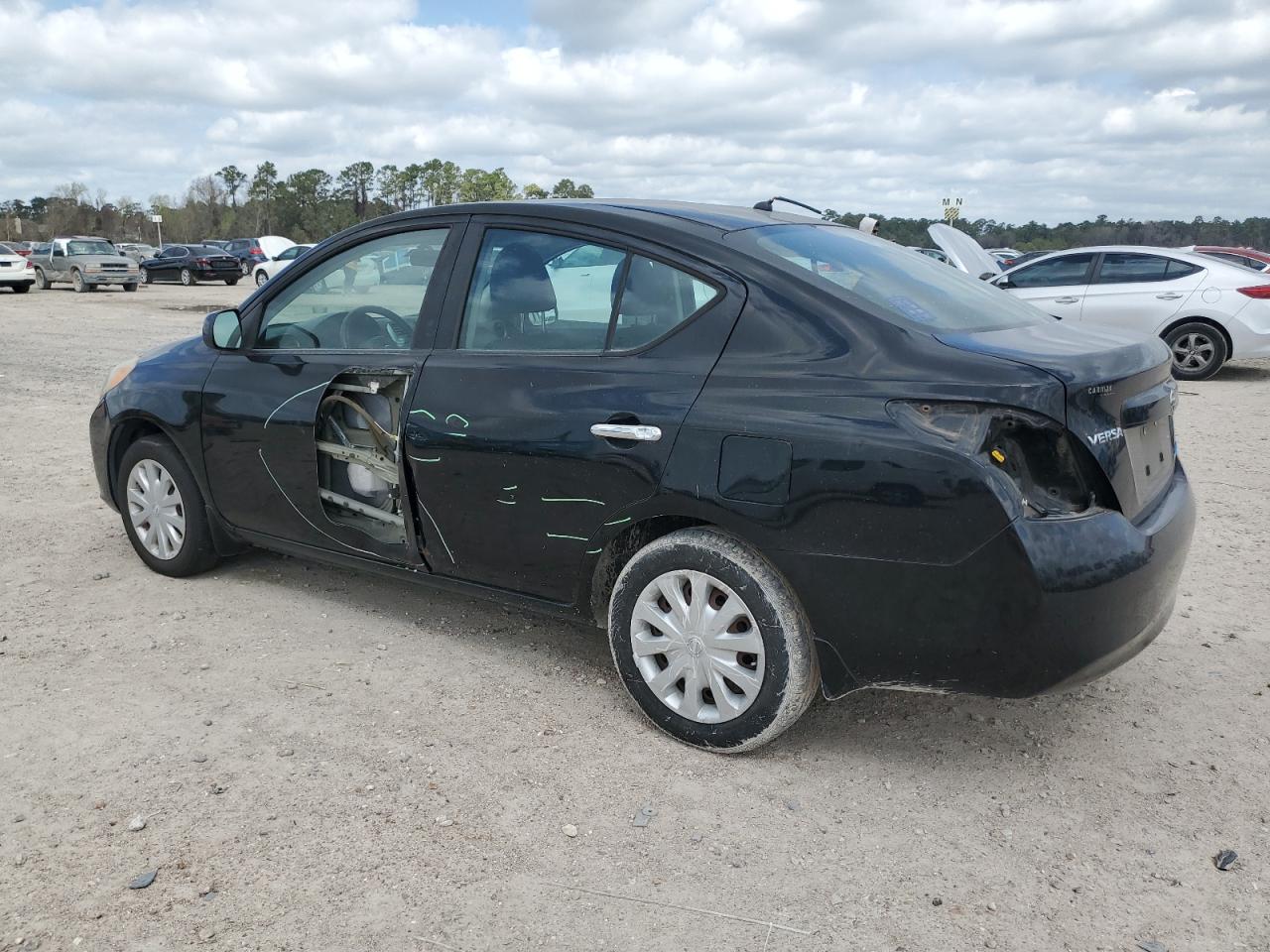 2012 Nissan Versa - Image 2