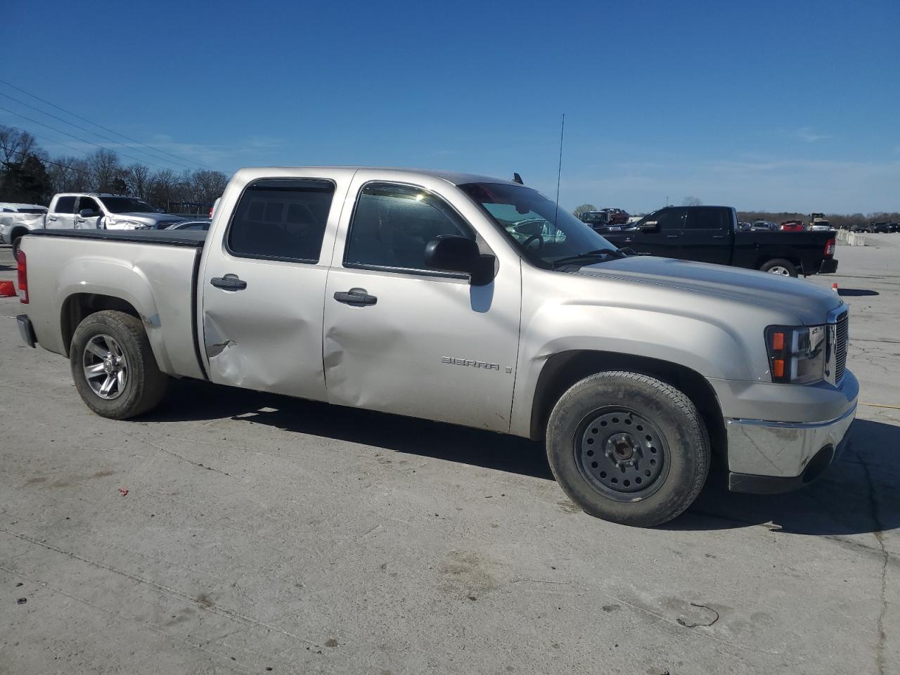 2007 GMC Sierra - Image 4