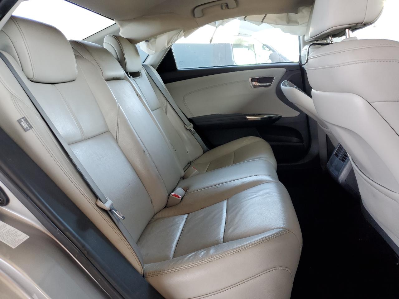 2015 Toyota Avalon - Image 10