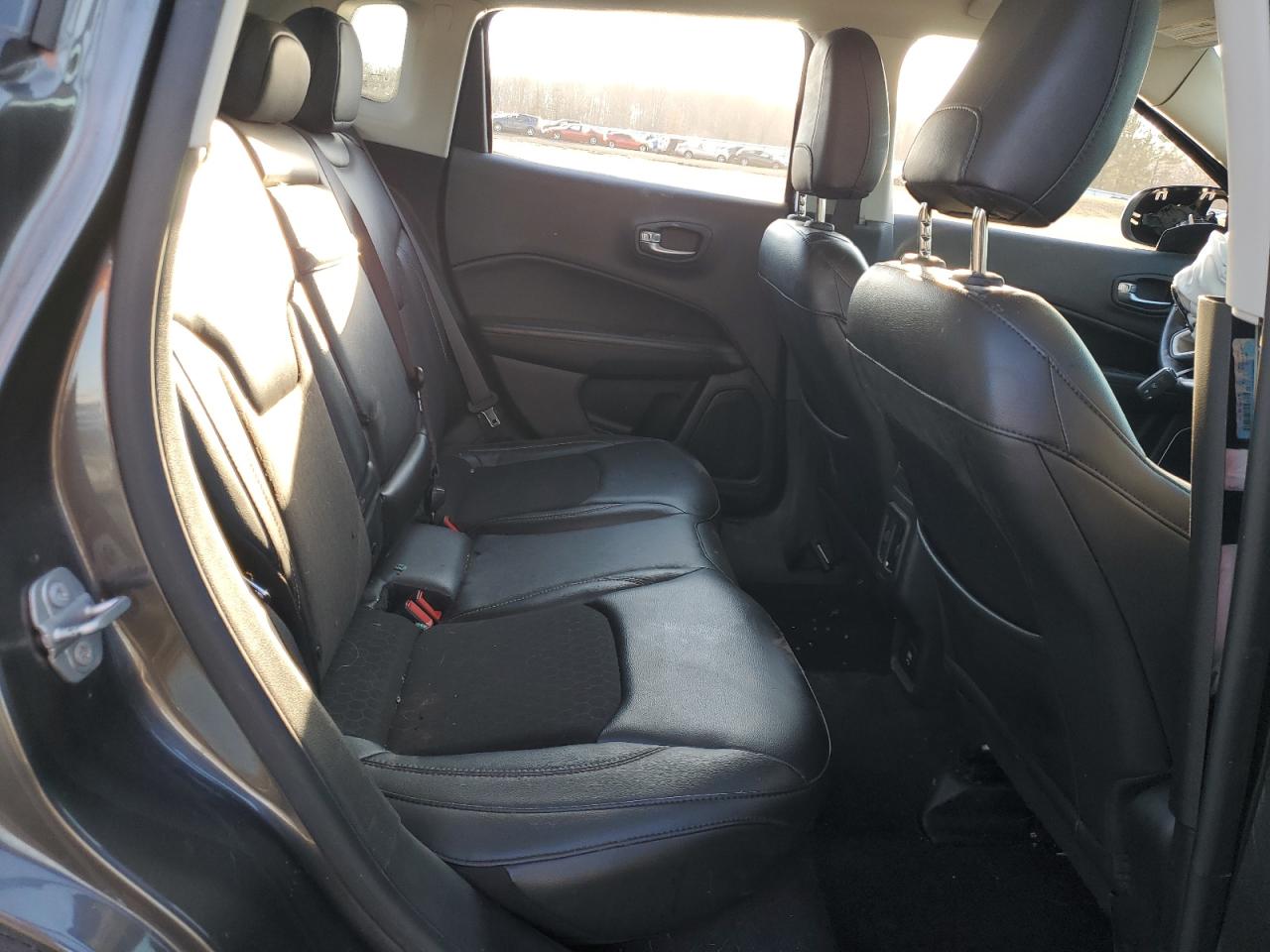 2018 Jeep Compass - Image 12