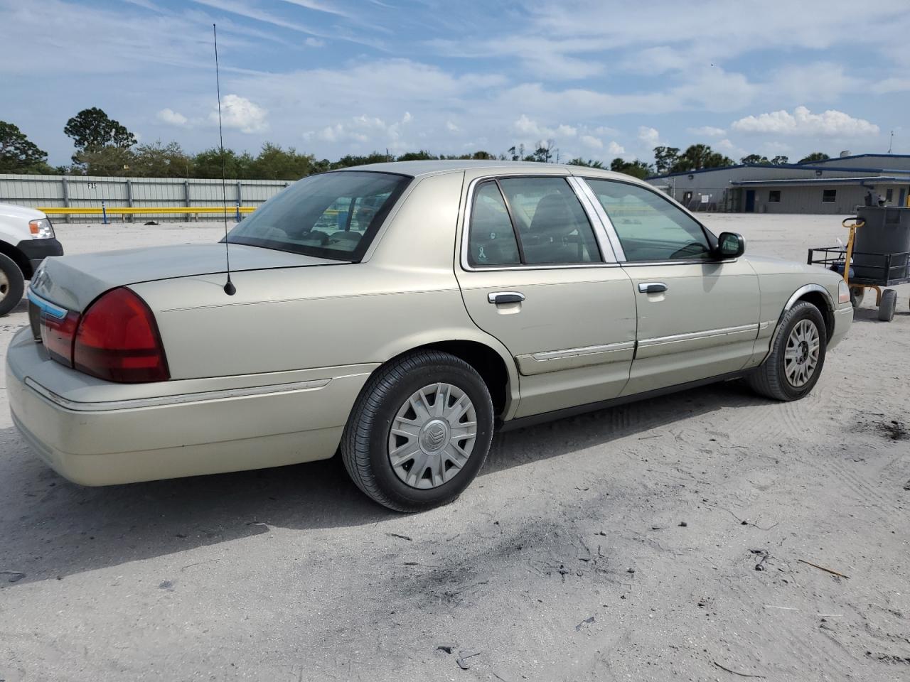2005 Mercury Grand Marquis - Image 3