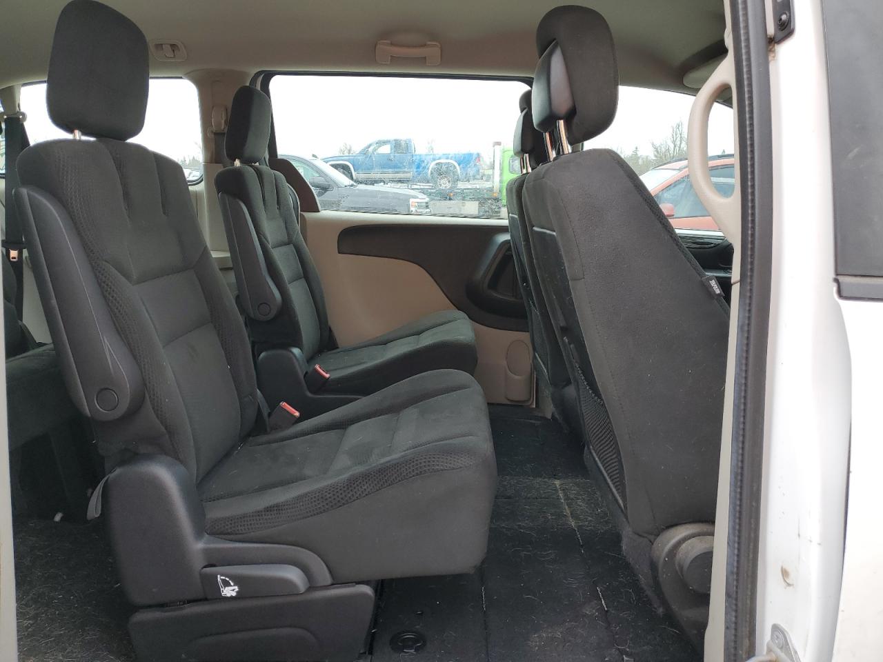 2016 Dodge Caravan - Image 11