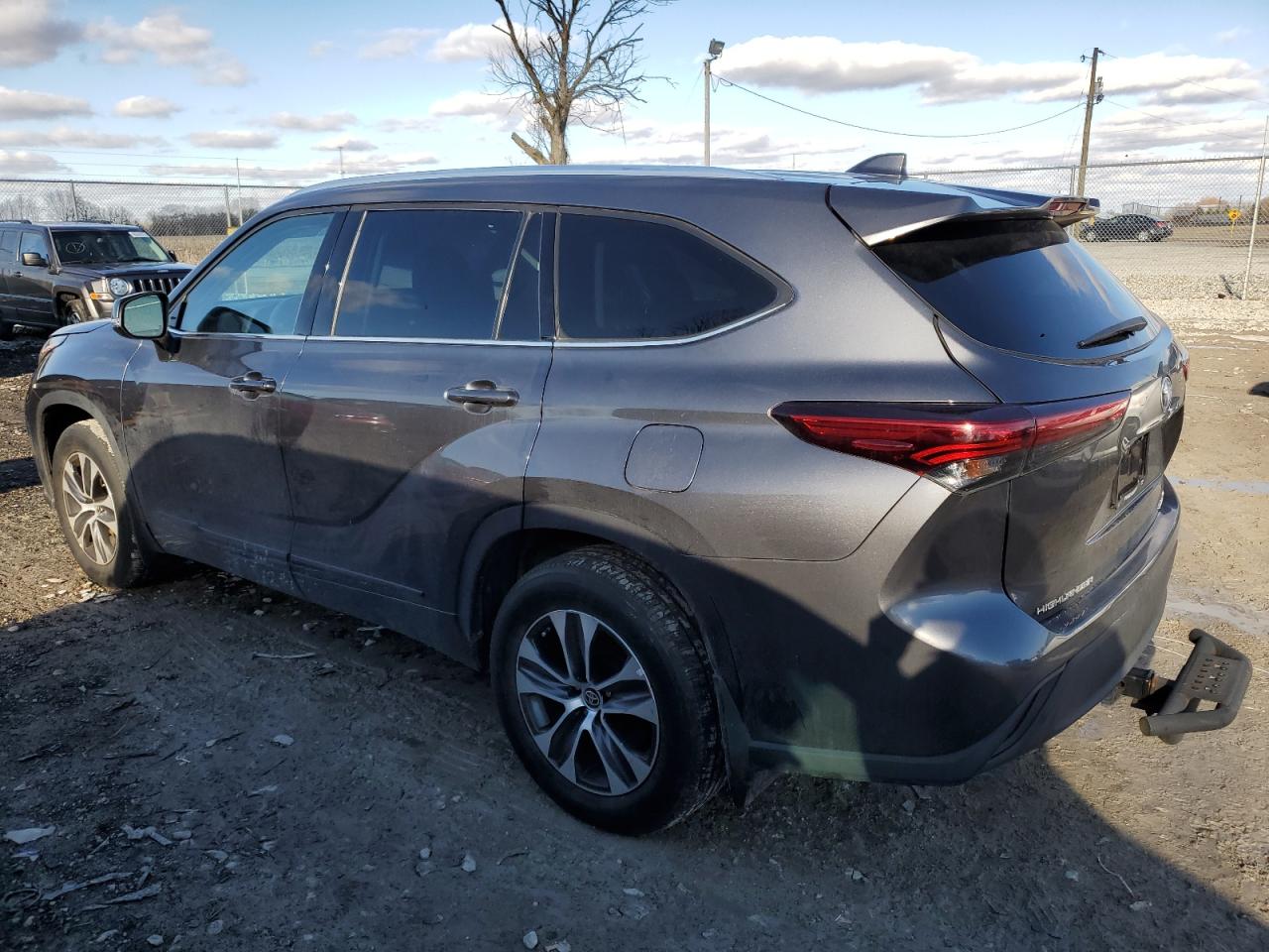 2020 Toyota Highlander - Image 2