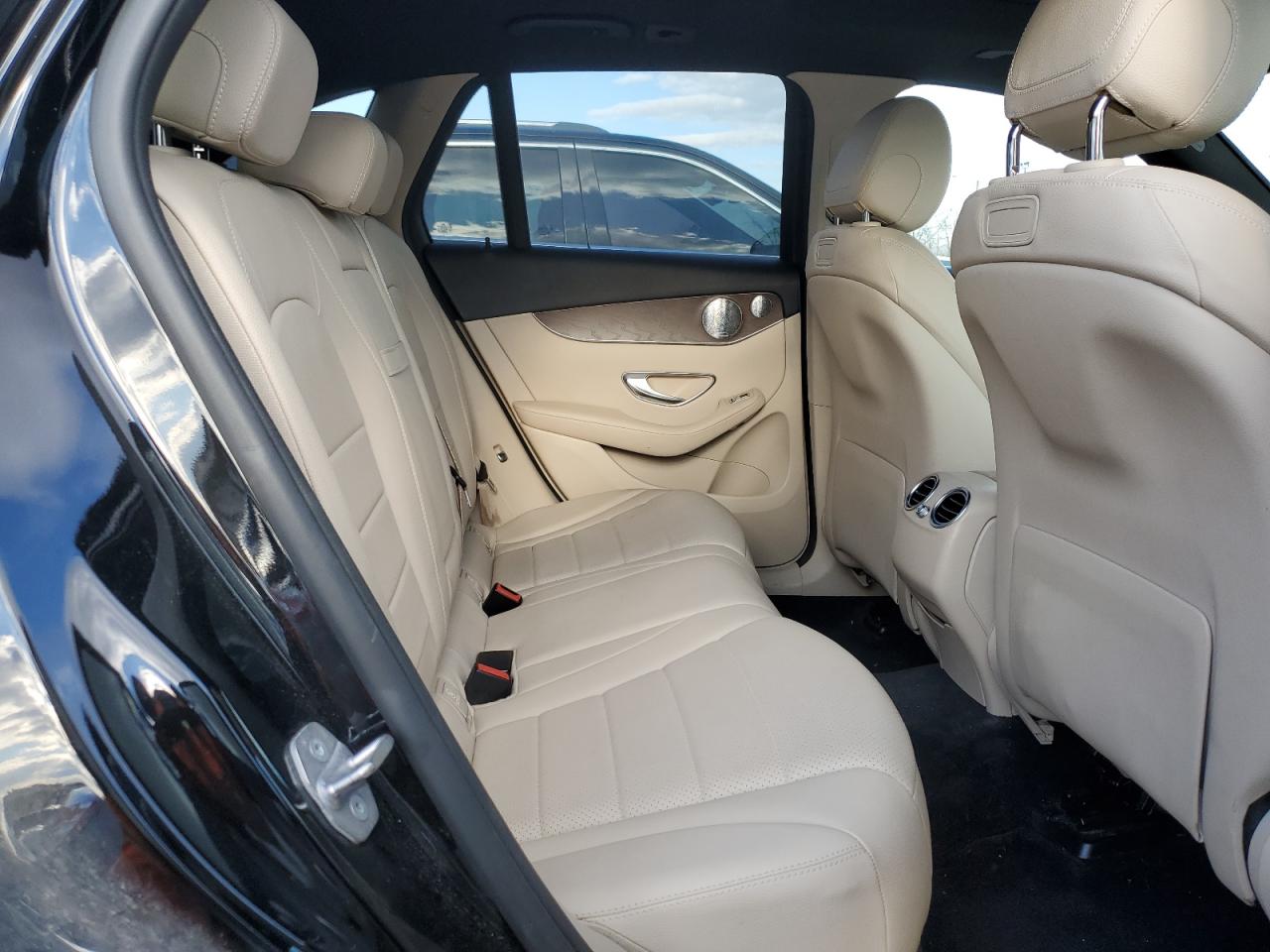2018 Mercedes-Benz GLC - Image 11