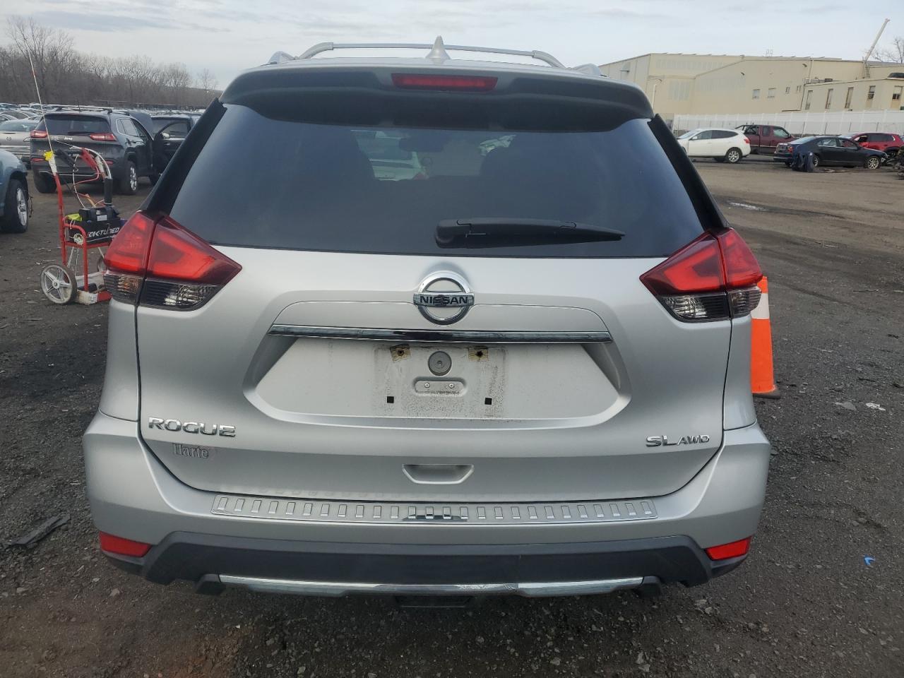 5N1AT2MV0HC753207 NISSAN ROGUE 2017