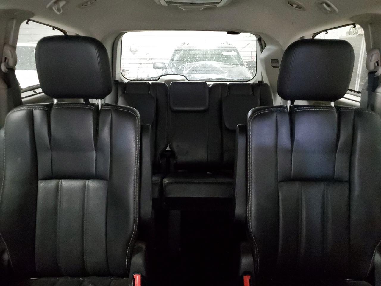 2012 Chrysler Town & Country - Image 10