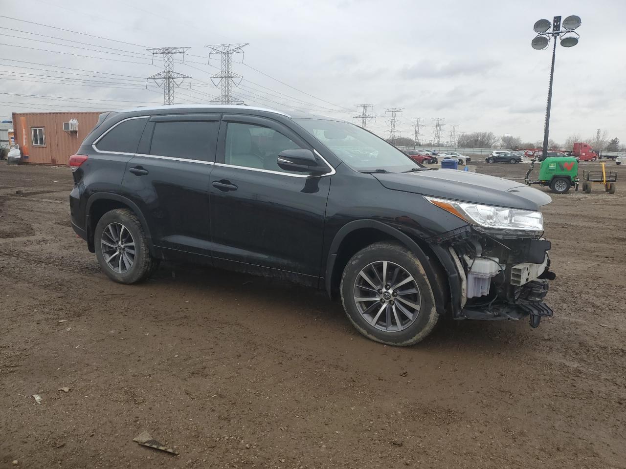 2017 Toyota Highlander - Image 4