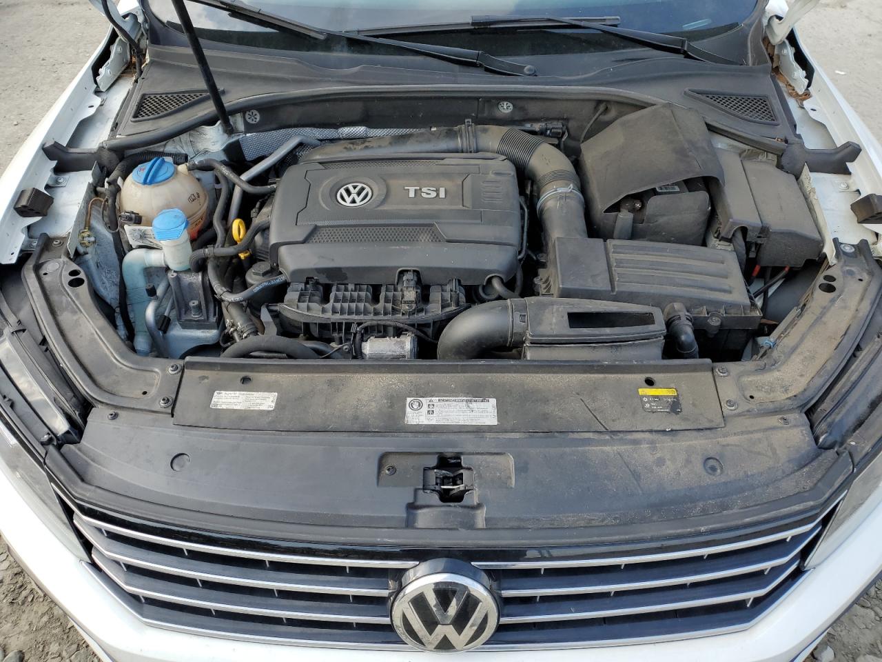 2016 Volkswagen Passat - Image 11